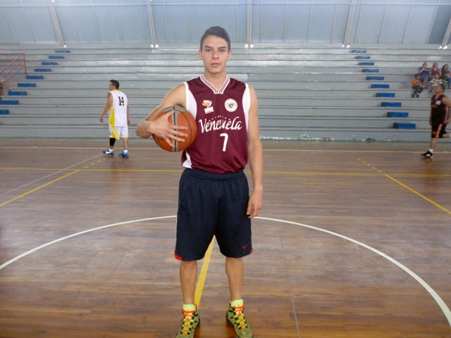 Daniel Garmendia, integrante de la selección de basket en Nanjing 2014